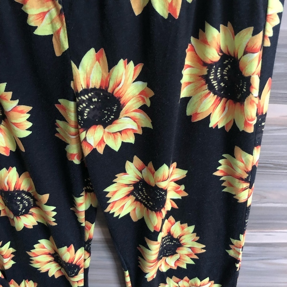 Sunflower sweatpants pajamas pants size medium​​​ - Picture 6 of 8